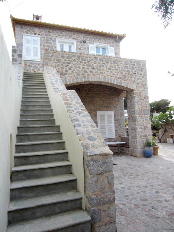 Kiki'S Houses Vlichos Hydra  Bagian luar foto