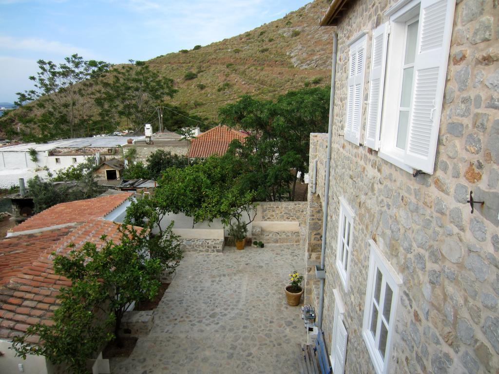 Kiki'S Houses Vlichos Hydra  Bagian luar foto