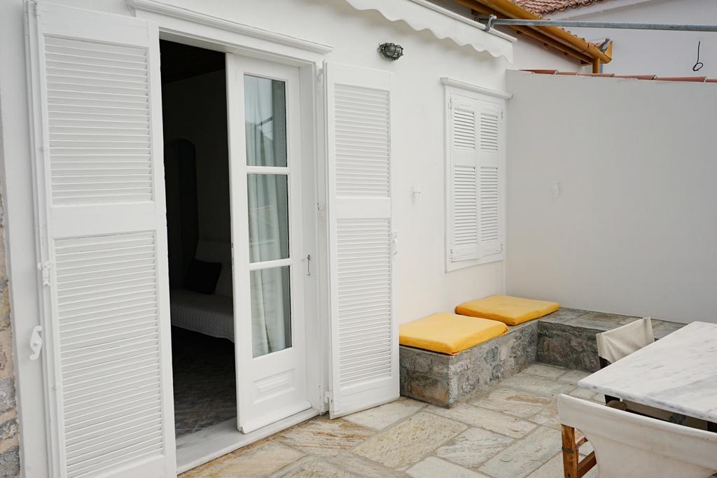 Kiki'S Houses Vlichos Hydra  Bagian luar foto